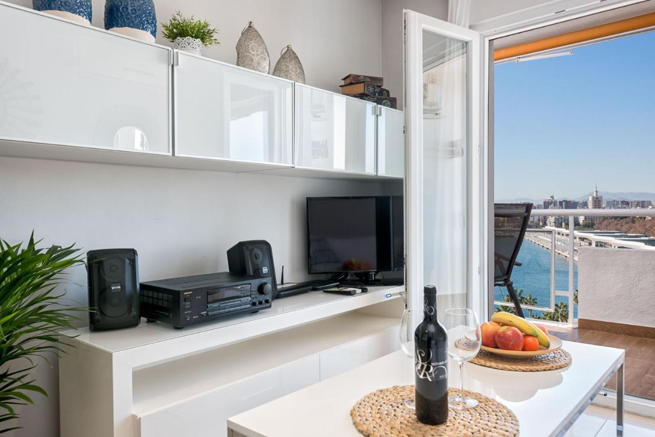 Susana Beach Apartment In Malaga By Solaga Holiday Homes Eksteriør billede