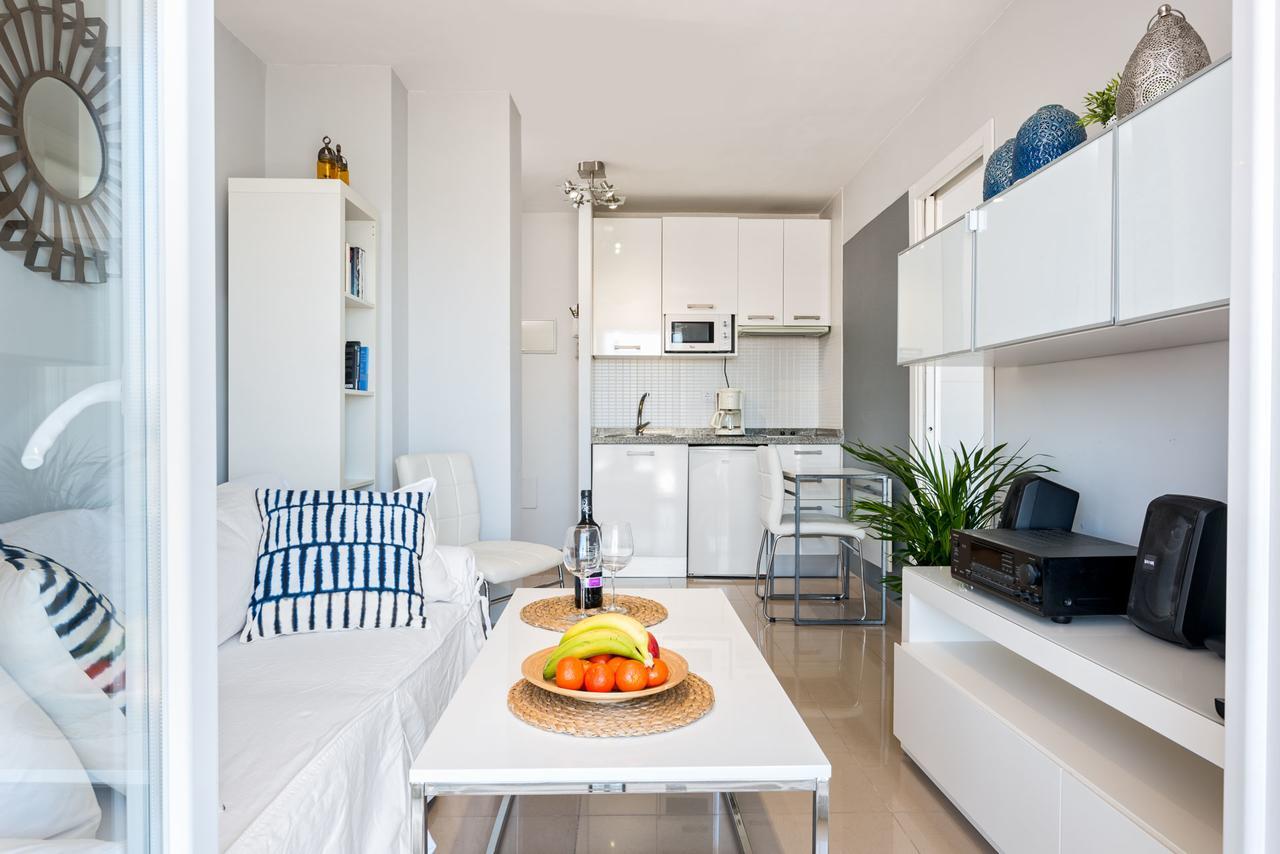 Susana Beach Apartment In Malaga By Solaga Holiday Homes Eksteriør billede