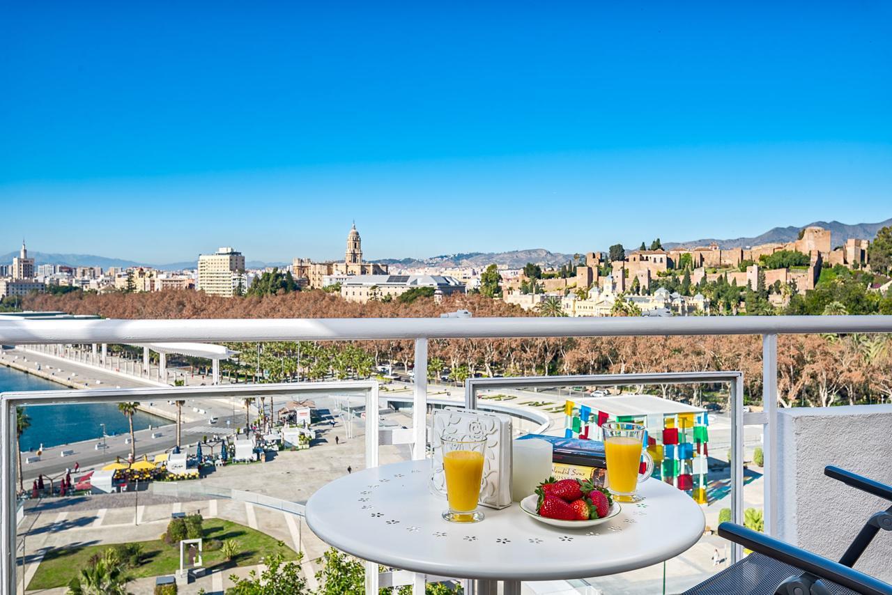 Susana Beach Apartment In Malaga By Solaga Holiday Homes Eksteriør billede